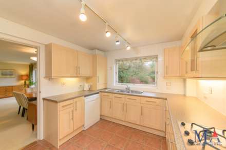 Lakeside Court, Elstree, Image 12