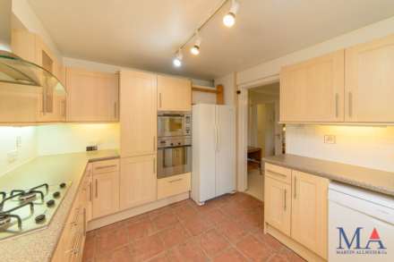 Lakeside Court, Elstree, Image 13