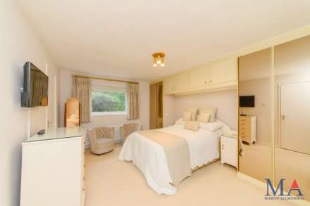 Lakeside Court, Elstree, Image 14