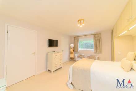 Lakeside Court, Elstree, Image 15