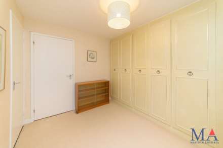 Lakeside Court, Elstree, Image 17