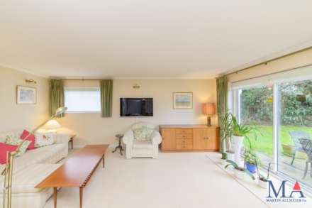 Lakeside Court, Elstree, Image 2