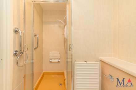 Lakeside Court, Elstree, Image 20