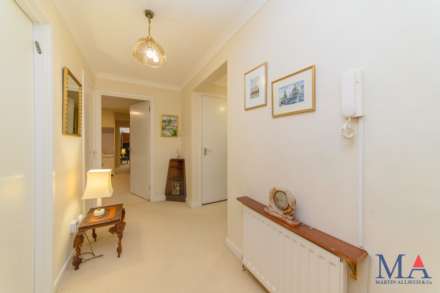 Lakeside Court, Elstree, Image 21