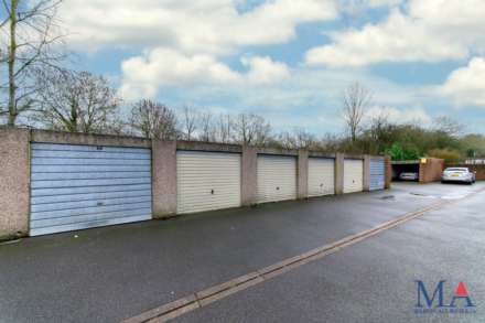 Lakeside Court, Elstree, Image 25