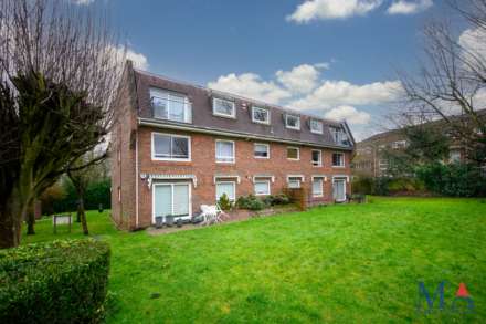 Lakeside Court, Elstree, Image 26