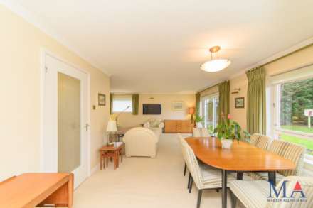 Lakeside Court, Elstree, Image 8