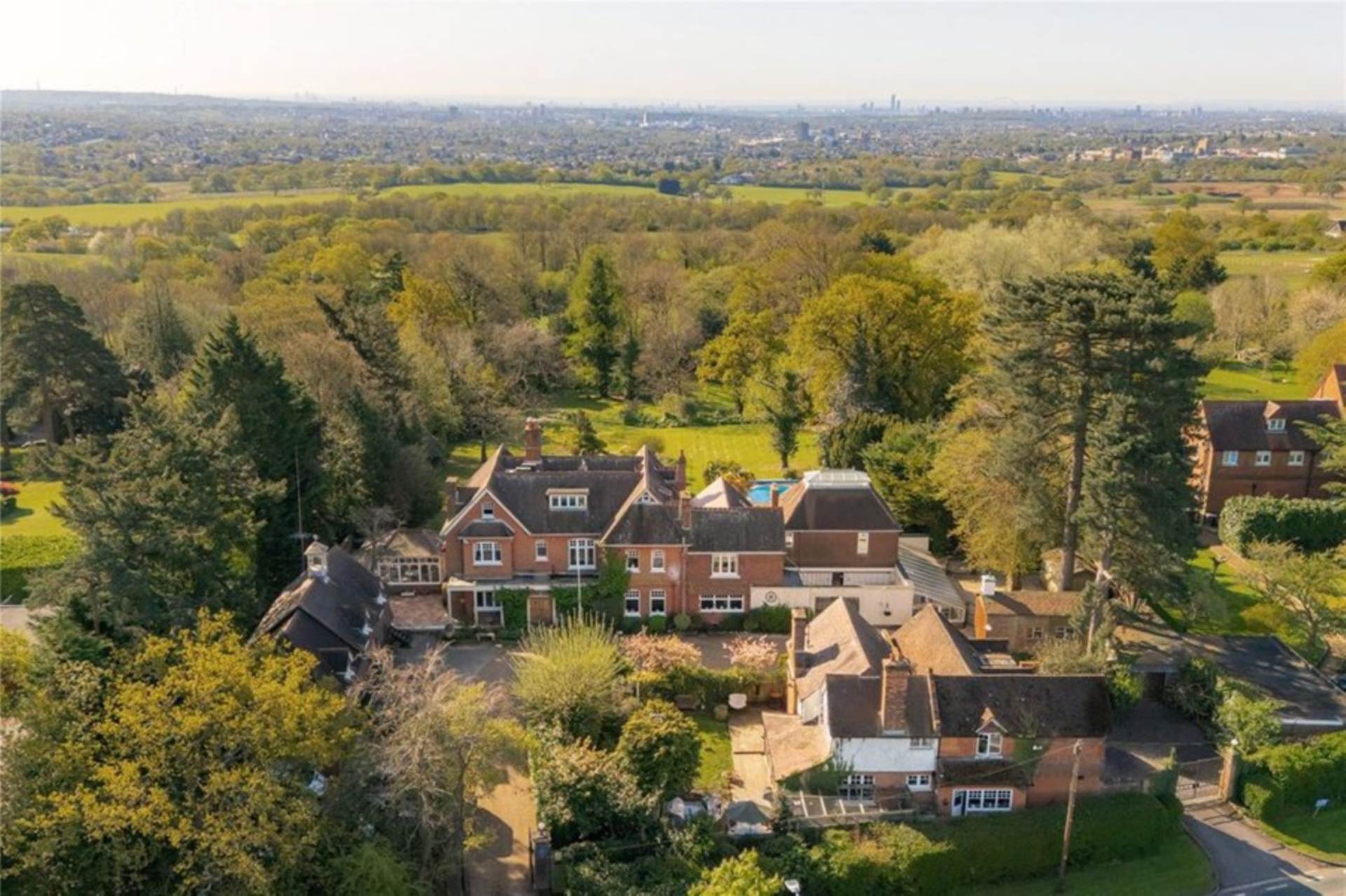 Barnet Lane, Elstree, Image 19