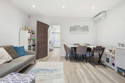 Winter Walk, Borehamwood, Image 2