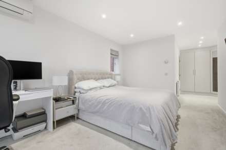 Winter Walk, Borehamwood, Image 7