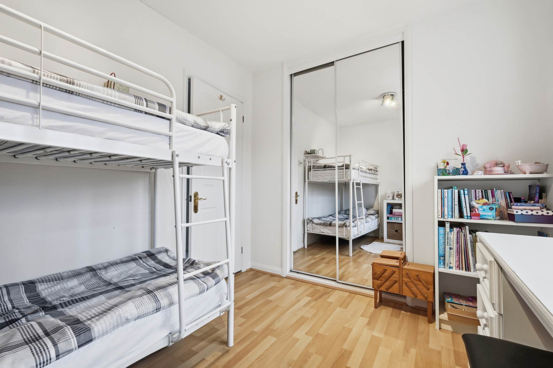 Lodge Avenue, Elstree, Image 14