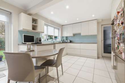 Lodge Avenue, Elstree, Image 6