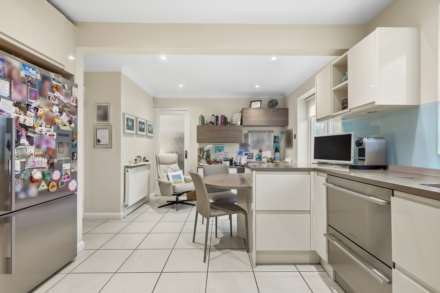 Lodge Avenue, Elstree, Image 7