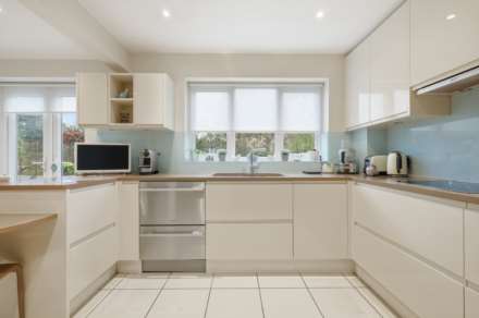 Lodge Avenue, Elstree, Image 8