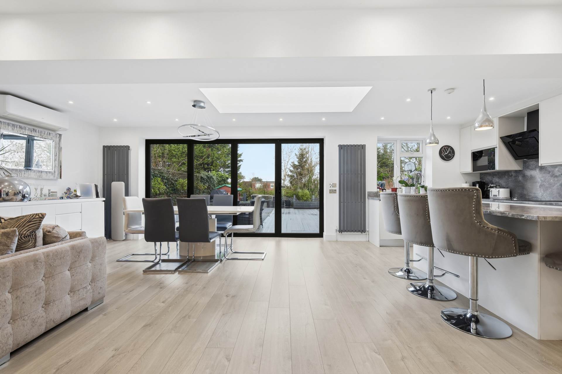 Lullington Garth, Borehamwood, Image 2