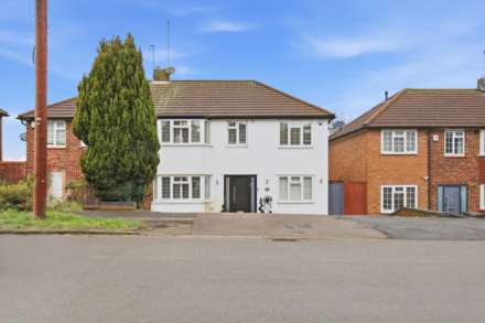 Lullington Garth, Borehamwood