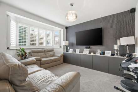 Lullington Garth, Borehamwood, Image 3