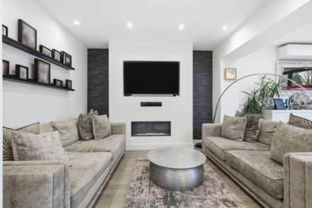 Lullington Garth, Borehamwood, Image 4