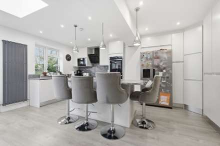 Lullington Garth, Borehamwood, Image 6