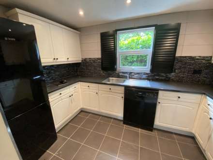 Corfe Close, Borehamwood, Image 6