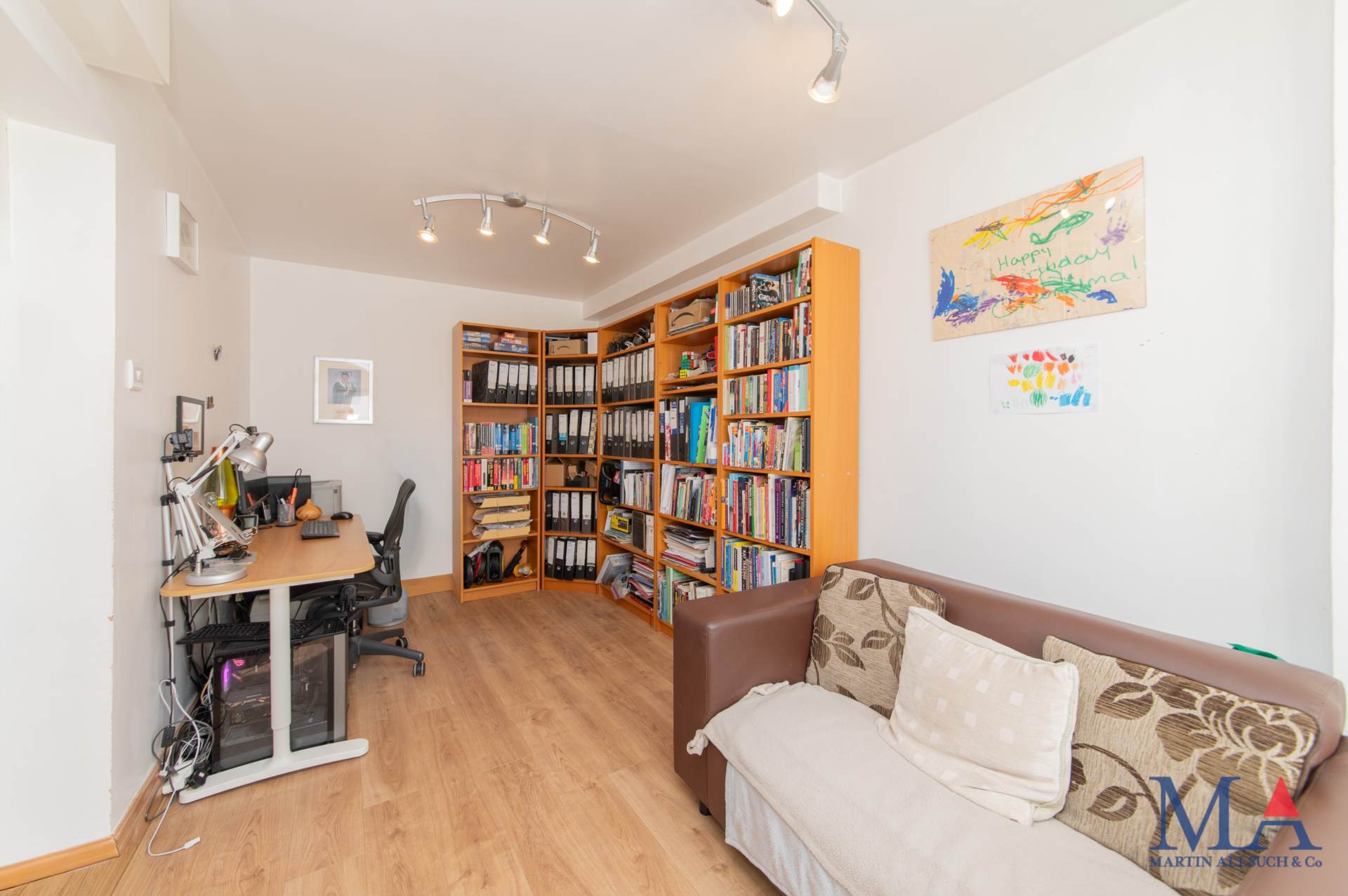 Nash Close, Elstree, Image 14