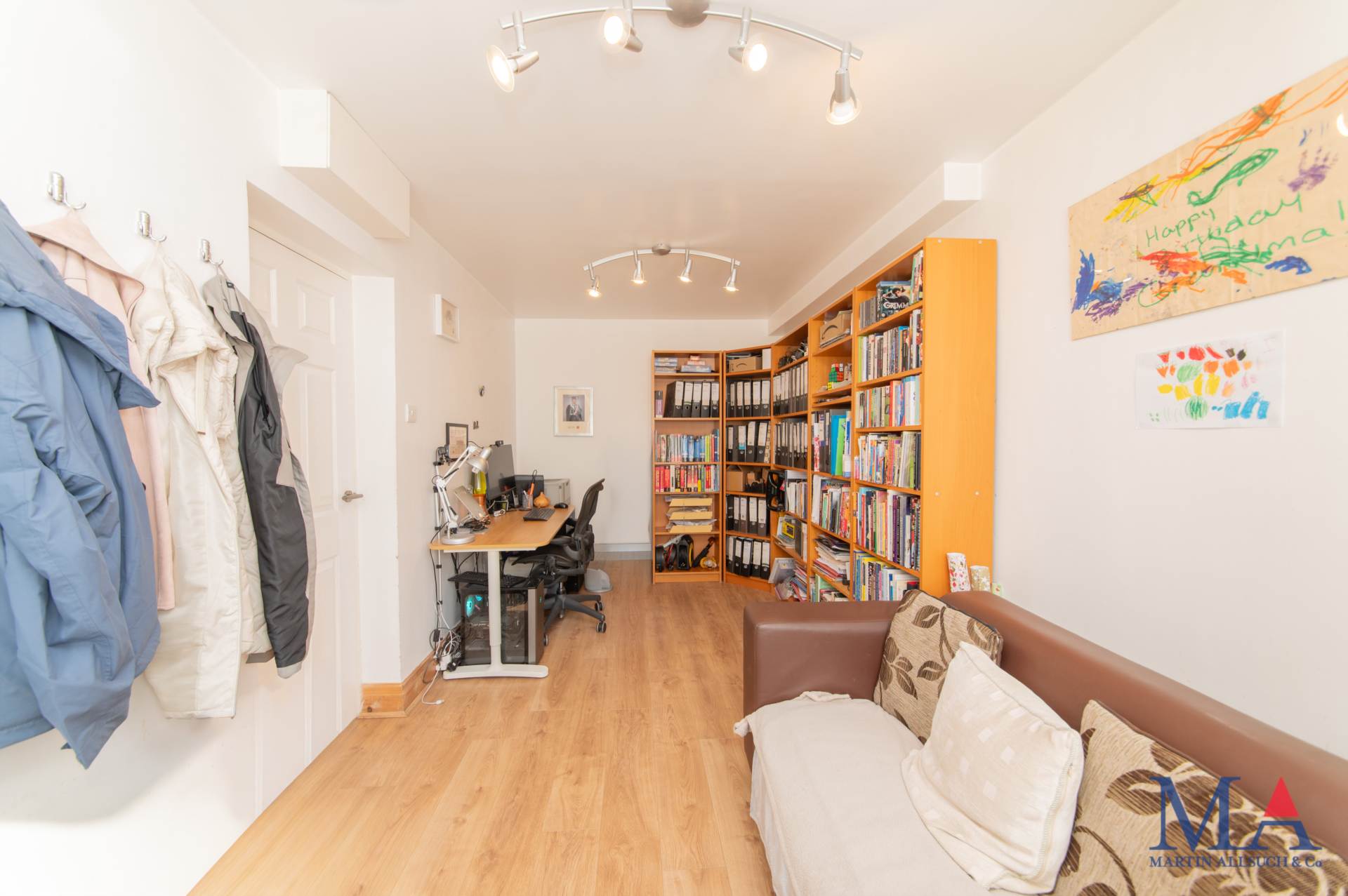 Nash Close, Elstree, Image 15