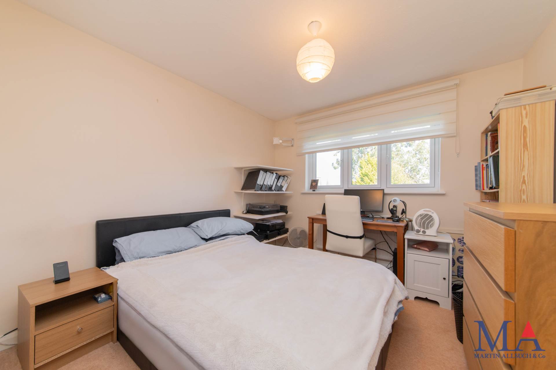 Nash Close, Elstree, Image 17