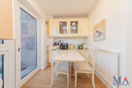 Nash Close, Elstree, Image 11