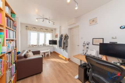 Nash Close, Elstree, Image 13