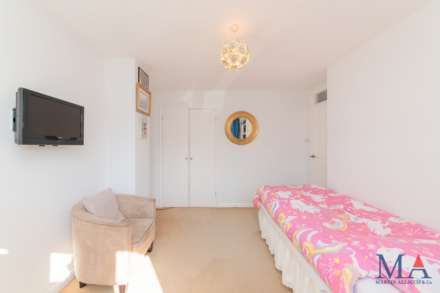 Nash Close, Elstree, Image 22