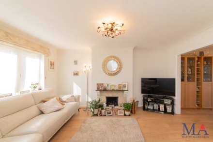 Nash Close, Elstree, Image 3