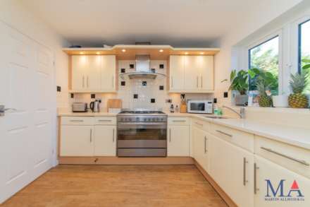 Nash Close, Elstree, Image 5