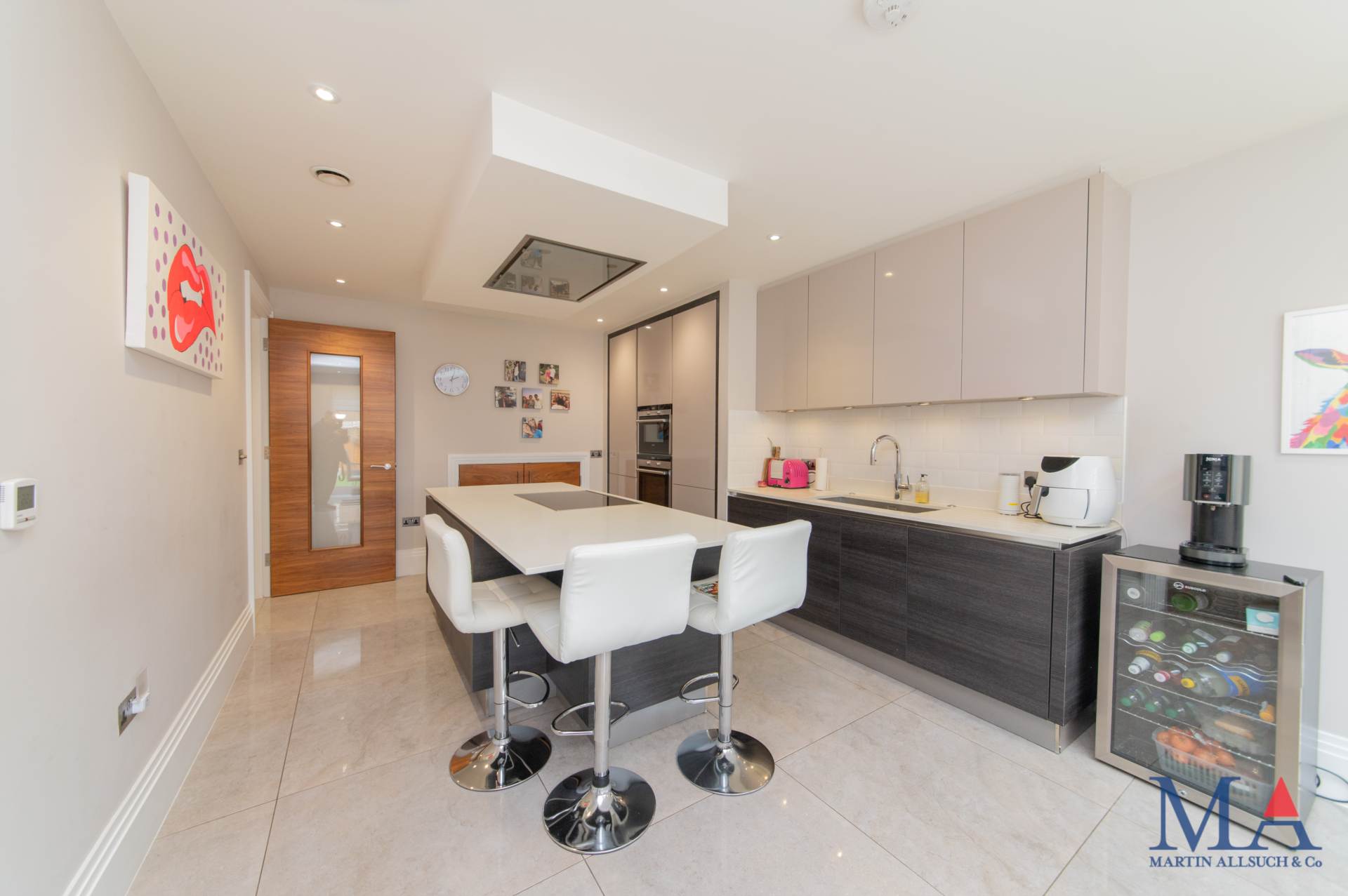 Red Road, Borehamwood, Image 10