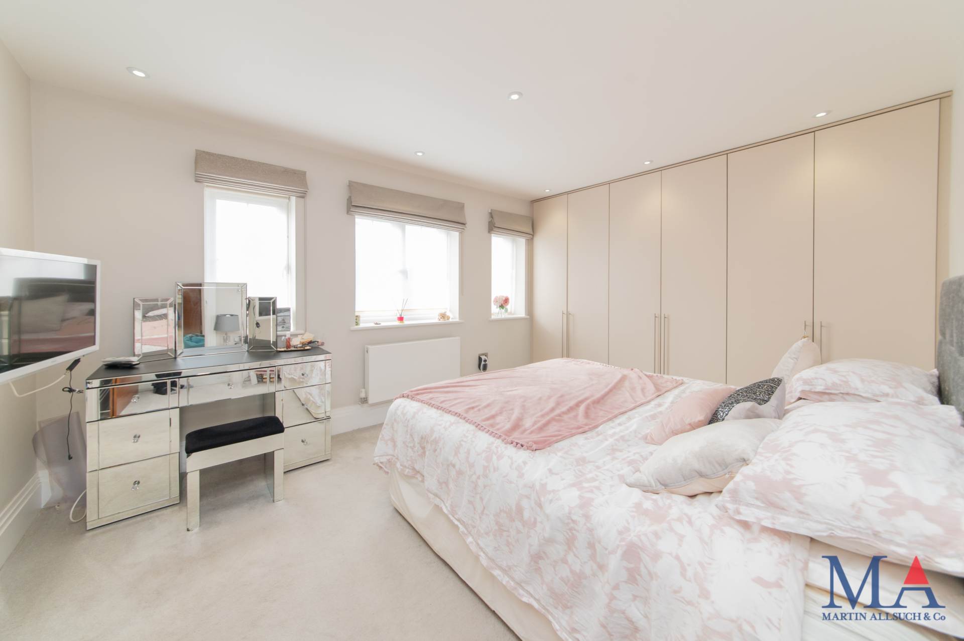 Red Road, Borehamwood, Image 16