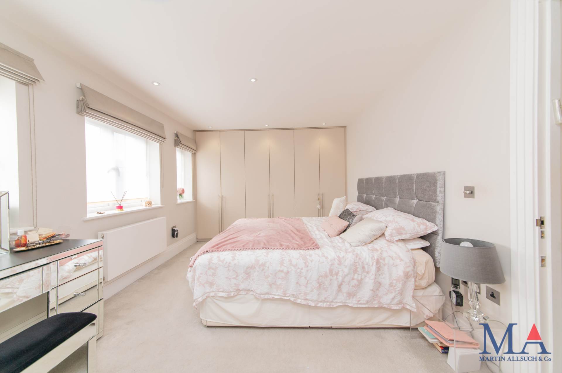 Red Road, Borehamwood, Image 17