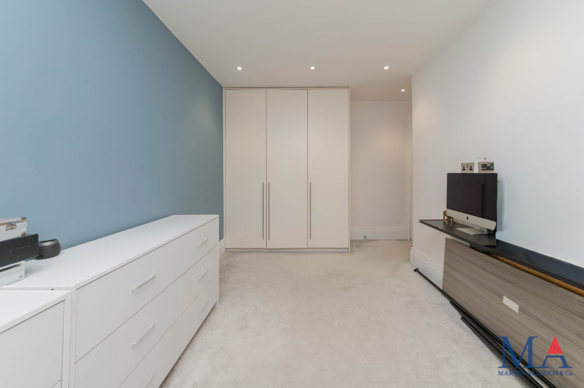 Red Road, Borehamwood, Image 23