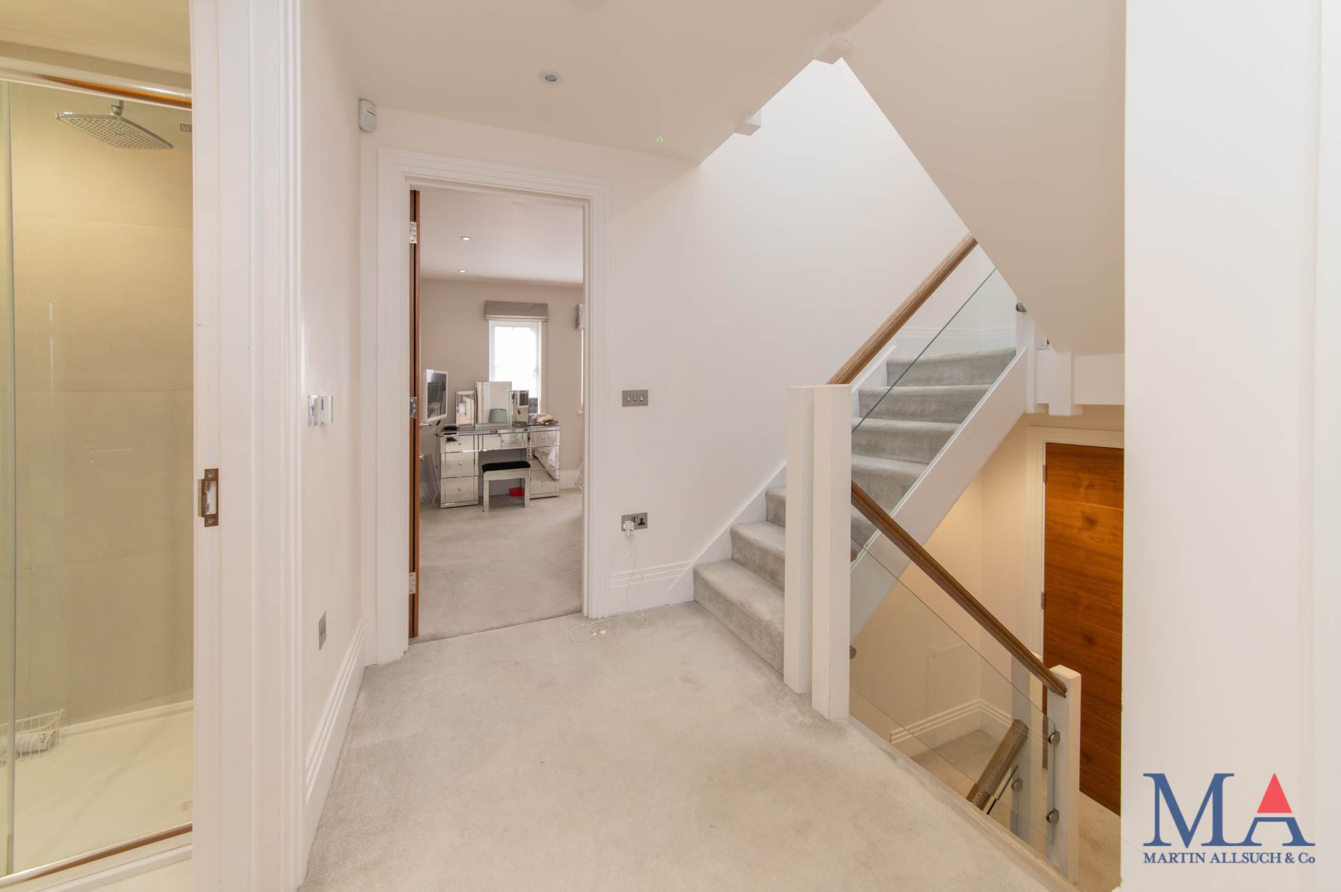 Red Road, Borehamwood, Image 27