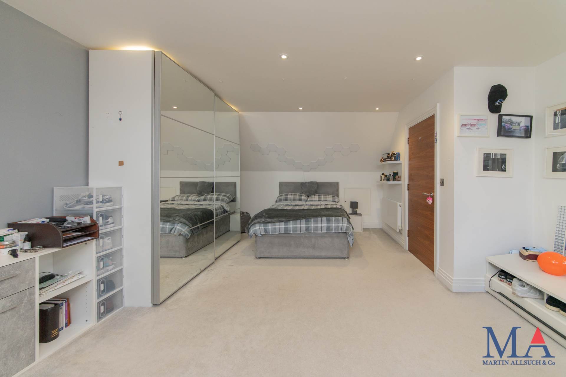 Red Road, Borehamwood, Image 30