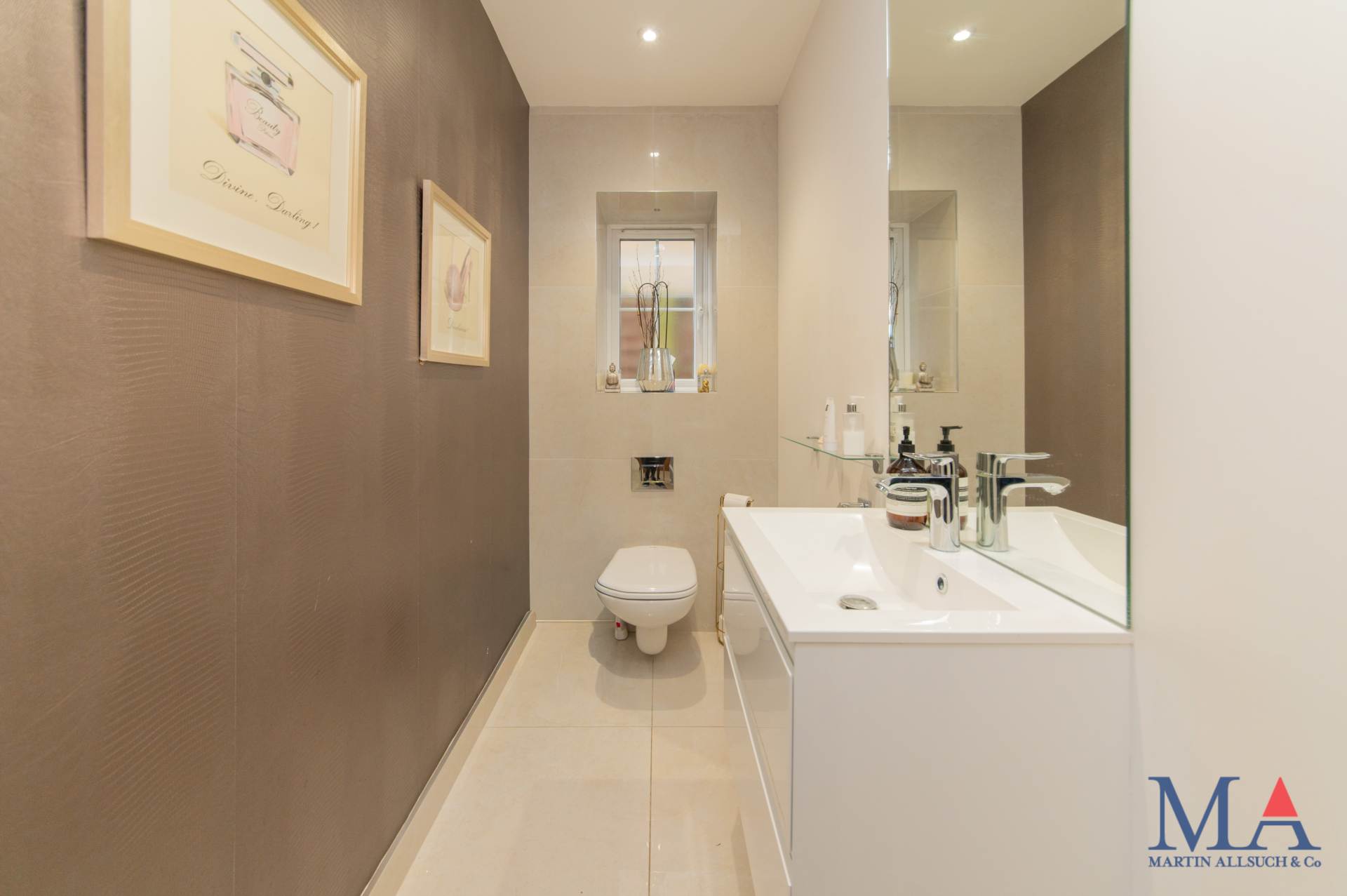 Red Road, Borehamwood, Image 32