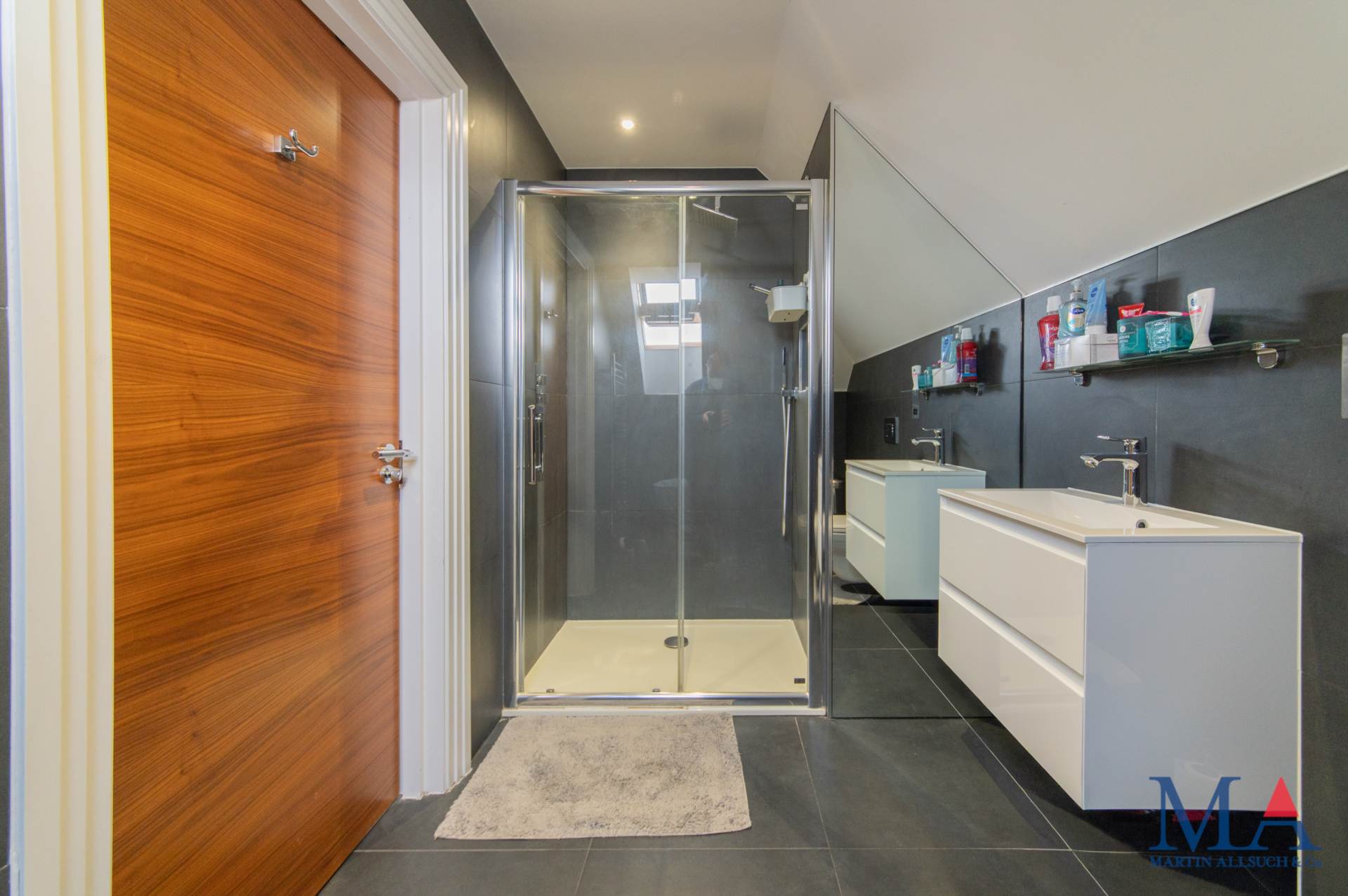 Red Road, Borehamwood, Image 37