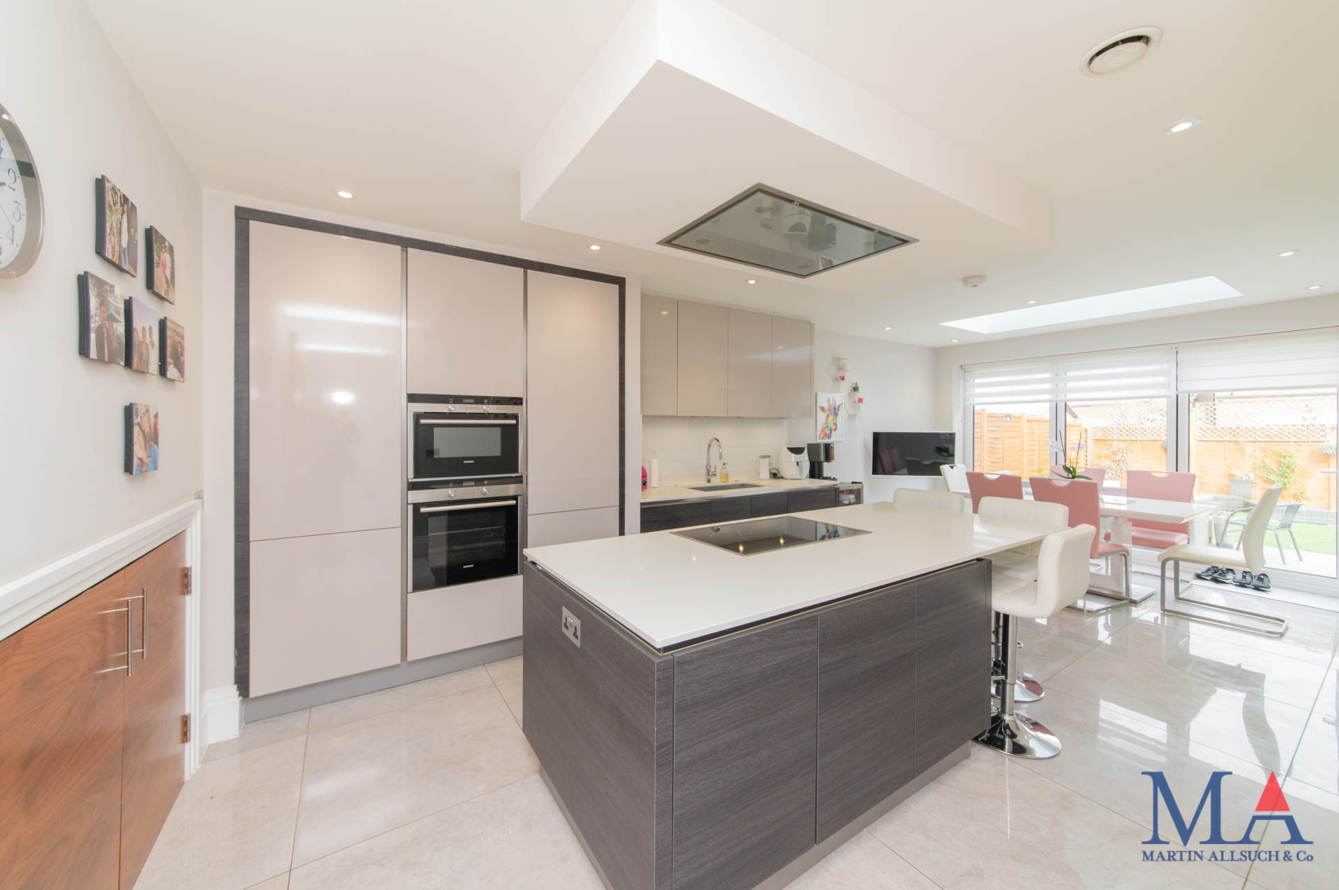 Red Road, Borehamwood, Image 6