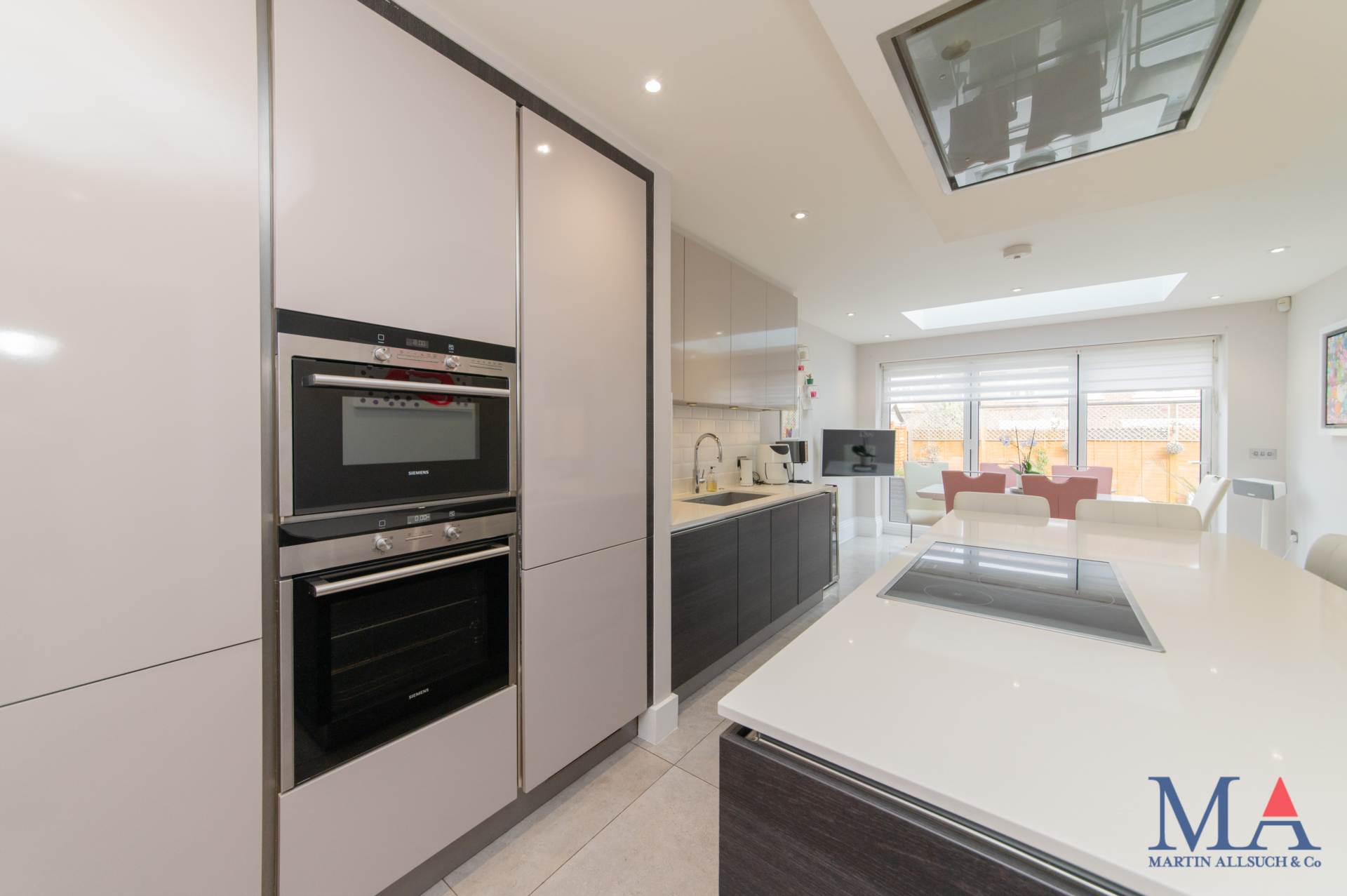 Red Road, Borehamwood, Image 7