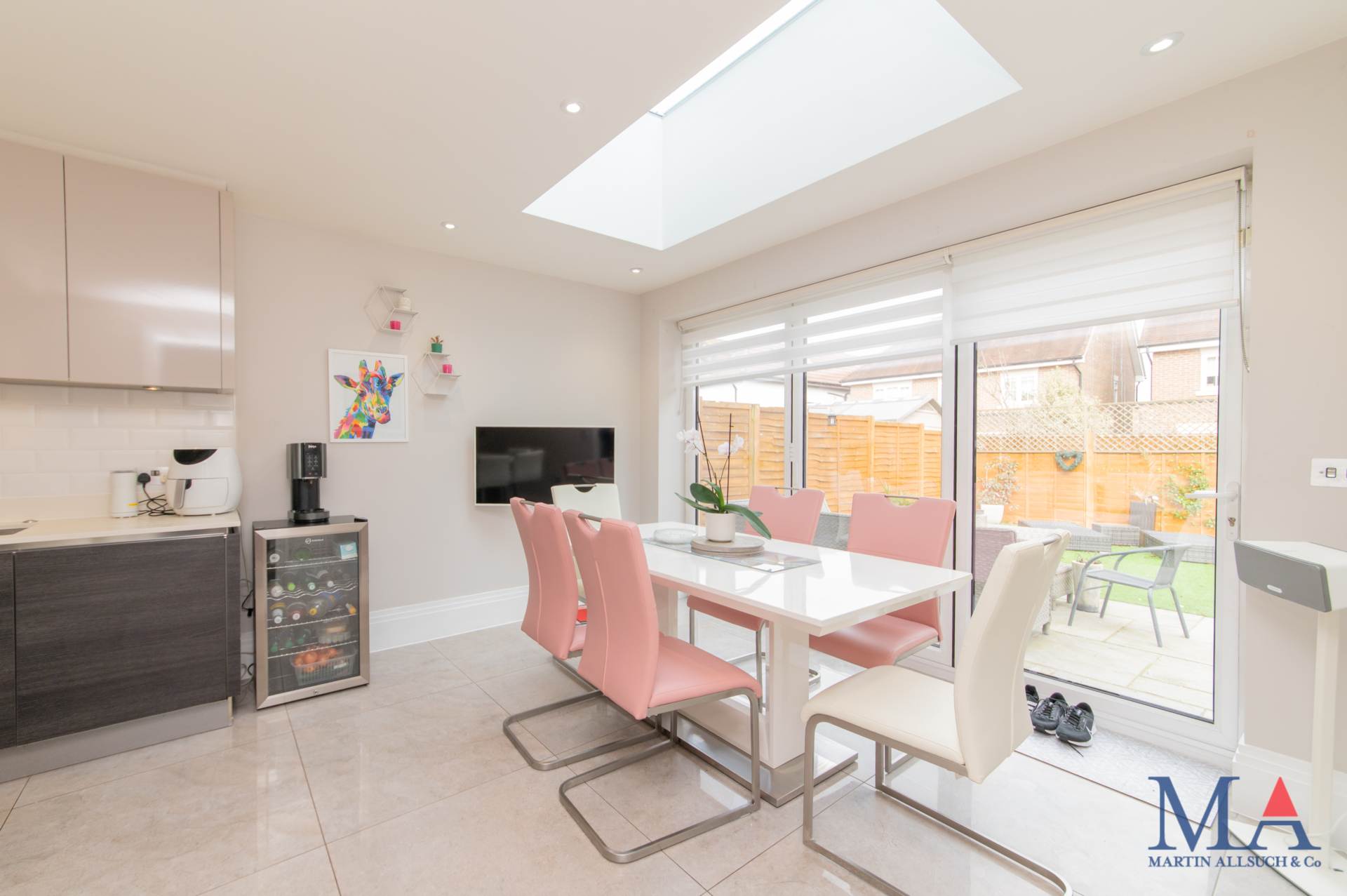 Red Road, Borehamwood, Image 9