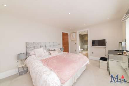 Red Road, Borehamwood, Image 18