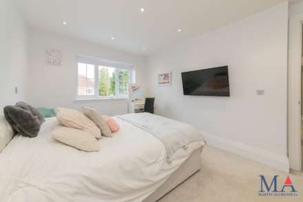 Red Road, Borehamwood, Image 21