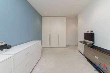 Red Road, Borehamwood, Image 23