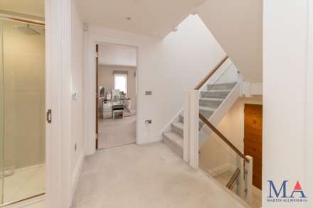 Red Road, Borehamwood, Image 27