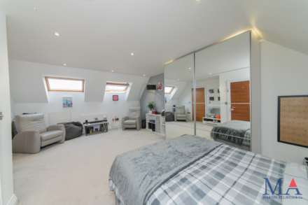 Red Road, Borehamwood, Image 29