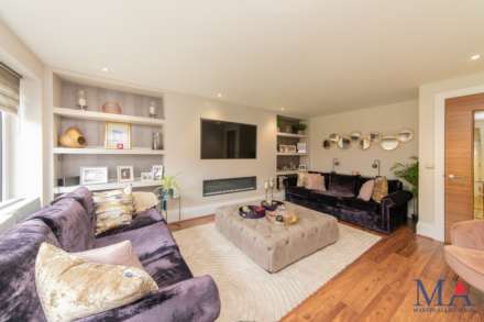 Red Road, Borehamwood, Image 3