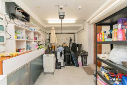 Red Road, Borehamwood, Image 31